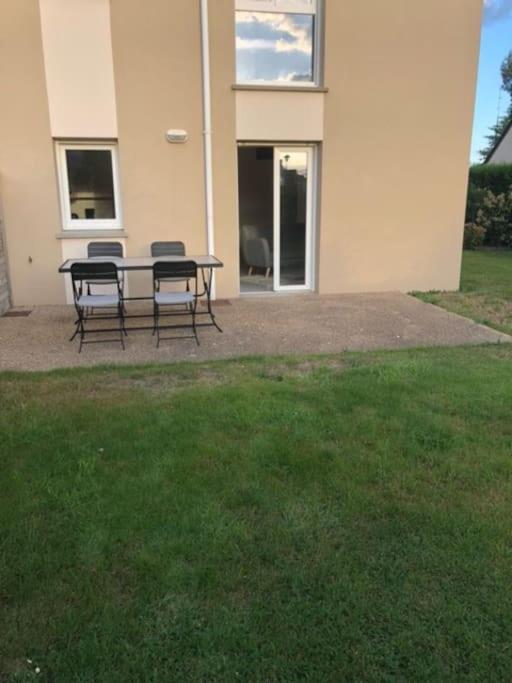 Appartement Au Rdc Avec Jardin Clos, Au Calme. Saint-Aubin-du-Cormier Esterno foto