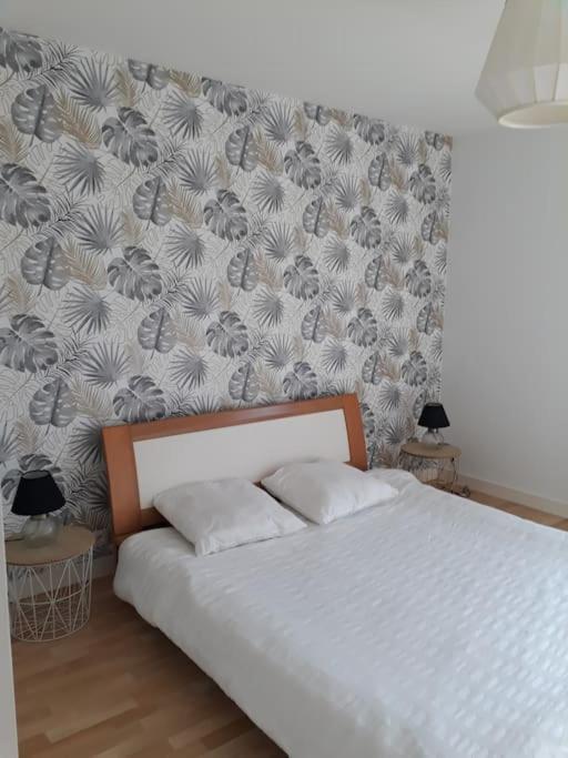 Appartement Au Rdc Avec Jardin Clos, Au Calme. Saint-Aubin-du-Cormier Esterno foto