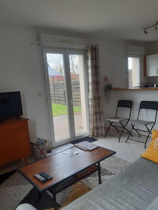 Appartement Au Rdc Avec Jardin Clos, Au Calme. Saint-Aubin-du-Cormier Esterno foto
